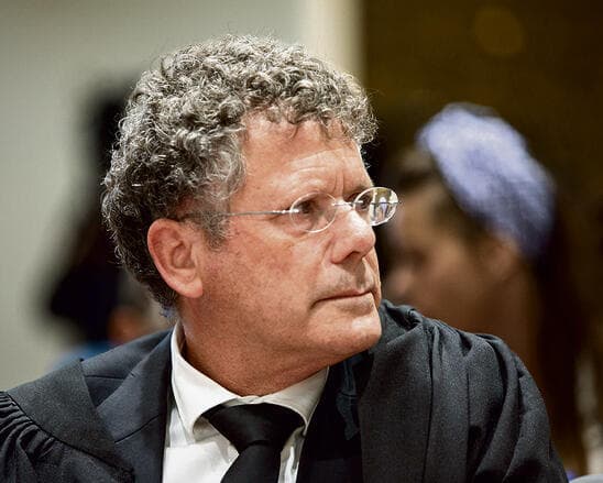 נשיא העליון עמית. בפסק דינו הנוכחי, רעידת האדמה מהקשות שידעה המערכת, מקבלת יחס שמתאים לרשרוש עלים (אלכס קולומויסקי) נשיא העליון עמית. בפסק דינו הנוכחי, רעידת האדמה מהקשות שידעה המערכת, מקבלת יחס שמתאים לרשרוש עלים