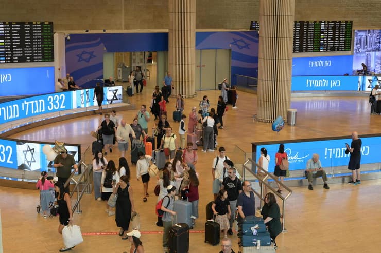 המזוודות של הנוחתים הגיעו יחסית מהר עומס חריג בנתב"ג, טרמינל 1