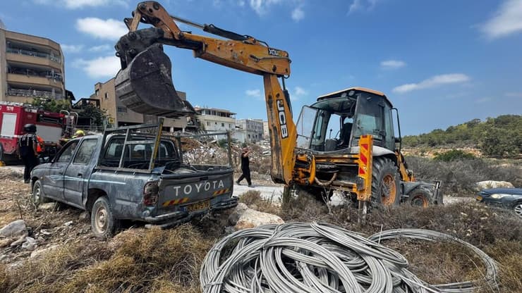  רכב שהתדרדר ופגע באדם באזור המחצבה הסמוך לבית העלמין החדש בנהריה