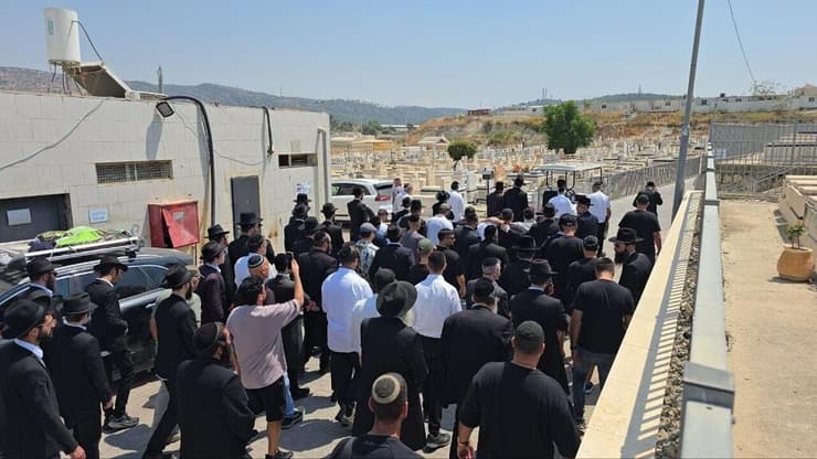 הלוויתו של נחמן קינן שאותר לאחר שבוע של חיפושים בטבריה
