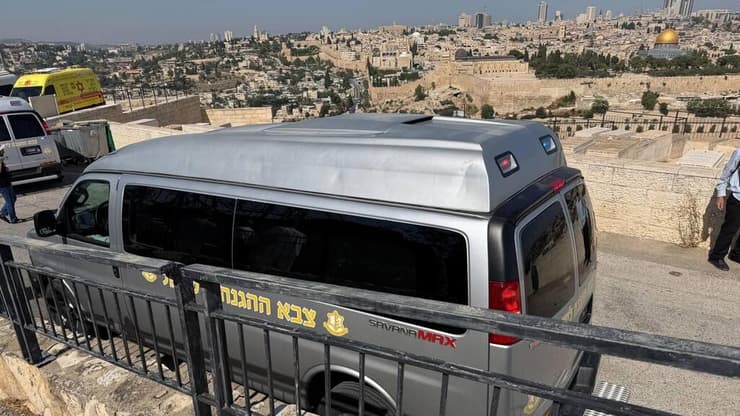 מסע הלוויה של כץ. "התפילה להשבתו לא פסקה מעולם" (צילום: לירן תמרי) הלוויה של רס"ל יהודה יקותיאל כץ