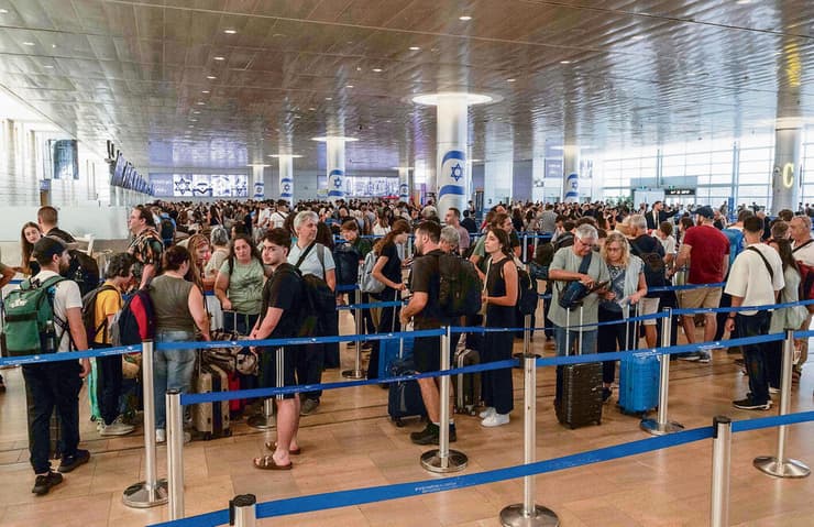 יום שישי: נתב"ג ביום שאחרי. העיכובים בטיסות עדיין נמשכו (יובל חן) יום שישי: נתב"ג ביום שאחרי. העיכובים בטיסות עדיין נמשכו