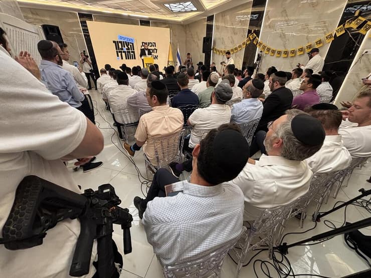 צילום: גיל יוחנן מוטי לייטנר בהשקת קמפיין הבחירות של המפלגה "הציבור החרדי"
