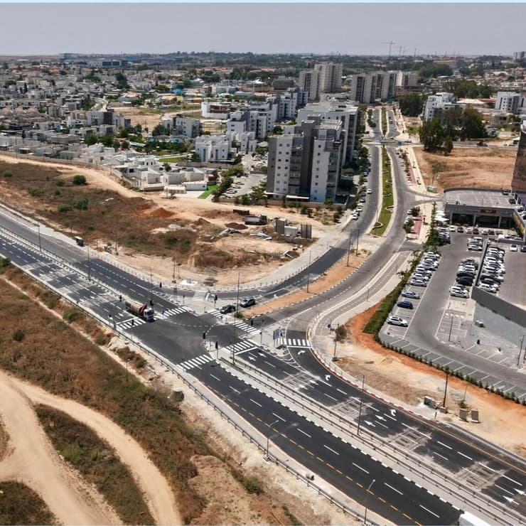 כביש 334 המשודרג, המייצר כניסה ויציאה מערבית חדשה, מודרנית ובטוחה לעיר שדרות (צילום: באדיבות נתיבי ישראל) פארק שדרות