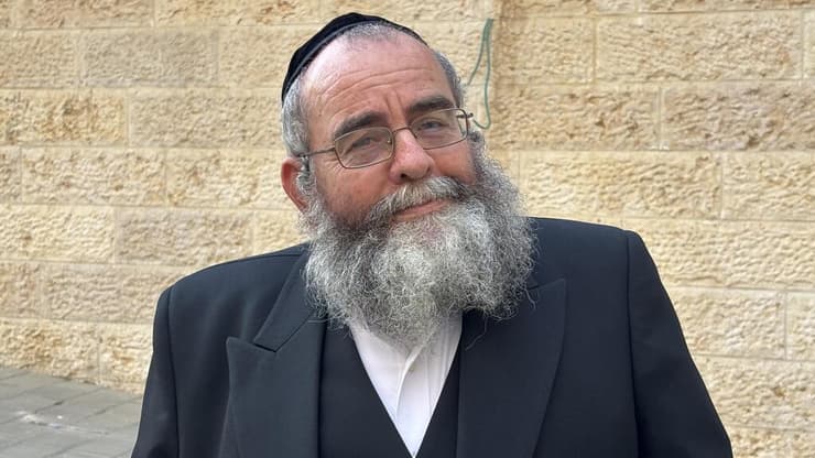 שמואל לייטנר. מסגרת אחת, ומי שלא שם - בחוץ (צילום: גיל יוחנן ) קמפיין הבחירות של המפלגה "הציבור החרדי"