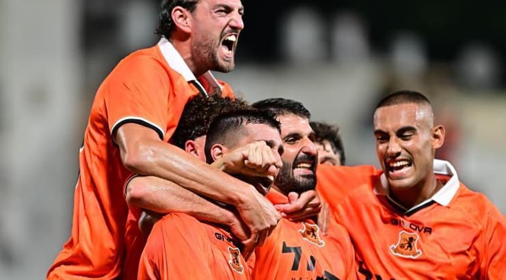 שחקני בני יהודה חוגגים (ראובן שוורץ) שחקני בני יהודה חוגגים