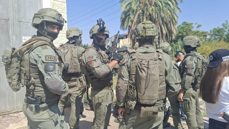 מרדף אחר המחבל בבקעה (צילום: דובר צה"ל ) כוחות צה"ל מנהלים מרדף אחר המחבל בכפר עוג'ה, בעיר יריחו ובכל המרחב