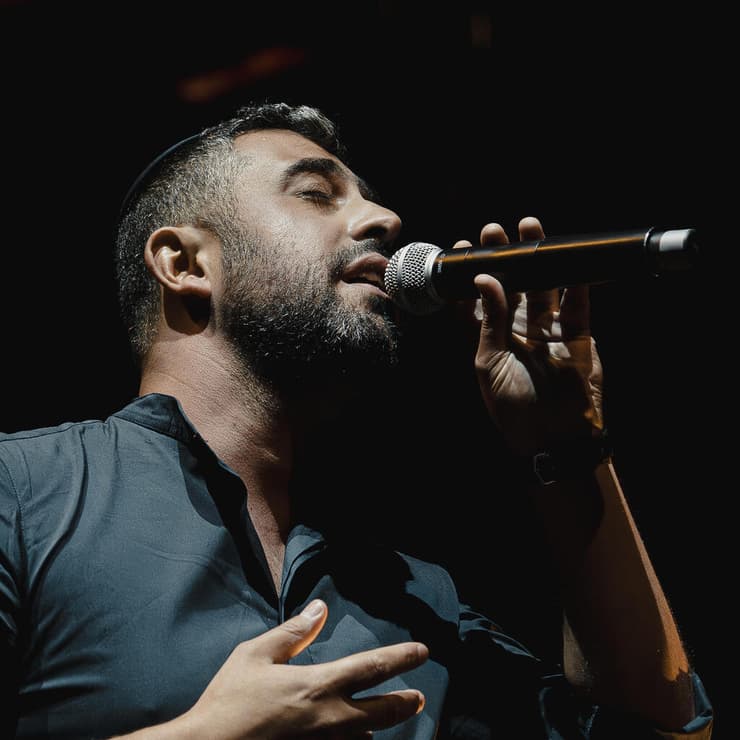 ישי ריבו בהופעה (צילום: סמי סוקול) ישי ריבו בהופעה