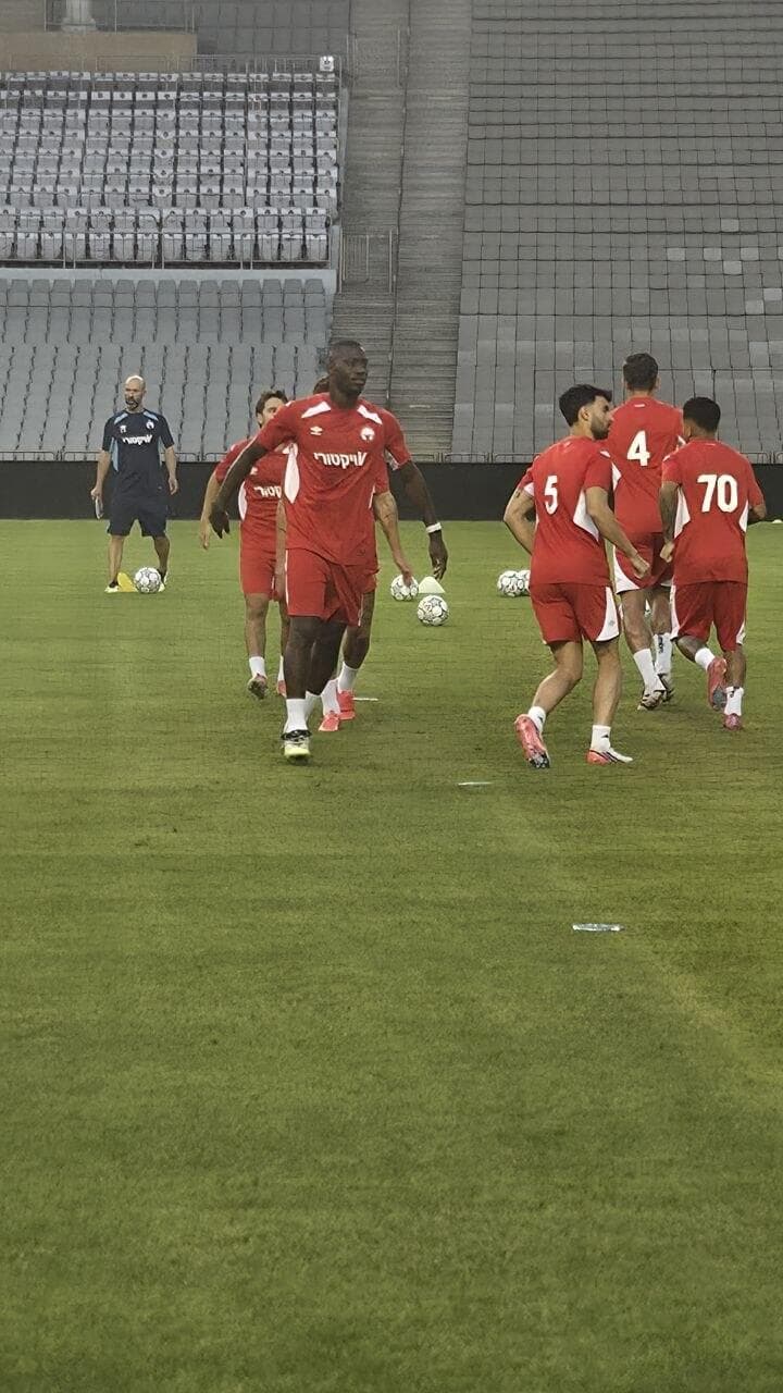 שחקני ב"ש באימון (צילום: שי מוגילבסקי) קוז'וך ומרציאנו