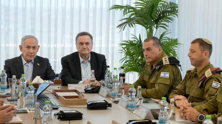 עוד עימות בצמרת. בלוט, זמיר, כ"ץ ונתניהו (צילום: מעיין טואף/ לע״מ) הערכת מצב ביטחונית על מרחב יהודה ושומרון