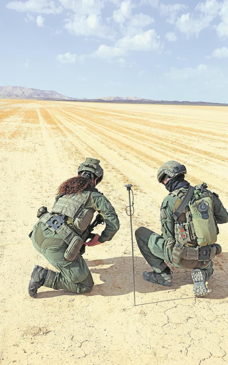 אימון של יחידת ההנחתה הקדמית (צילום: גדי קבלו) אימון של יחידת ההנחתה הקדמית
