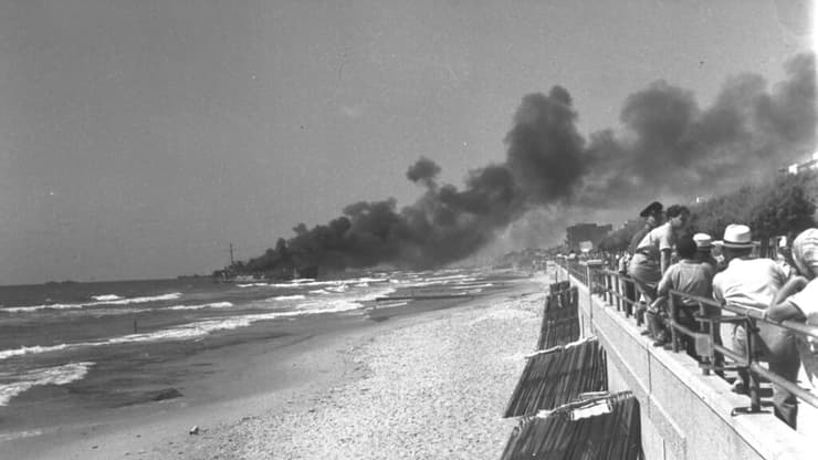 האלטלנה בוערת מול חופי תל אביב (צילום: לע"מ) ארכיון 1948 אלטלנה