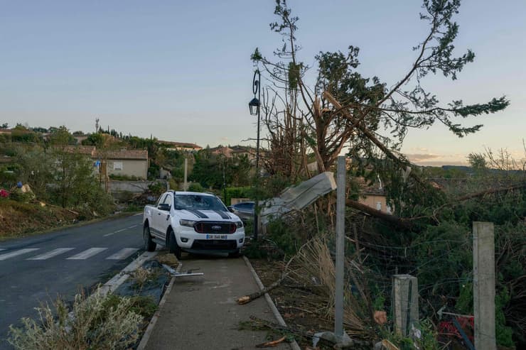 טורנדו שפגע בכפר פומאס בדרום צרפת