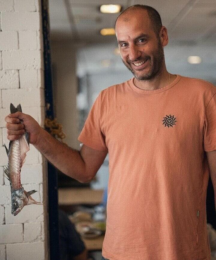 זמין גם כשהוא בלב ים. אמיר דוידוביץ׳ (צילום: דר טייב) אמיר דוידוביץ׳