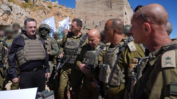 שר הביטחון ישראל כ"ץ קיבל הערכת מצב וביקר את כוחות צה"ל בכתר החרמון בסוריה (צילום: אריאל חרמוני, משרד הביטחון) שר הביטחון ישראל כ"ץ קיבל הערכת מצב וביקר את כוחות צה"ל בכתר החרמון בסוריה