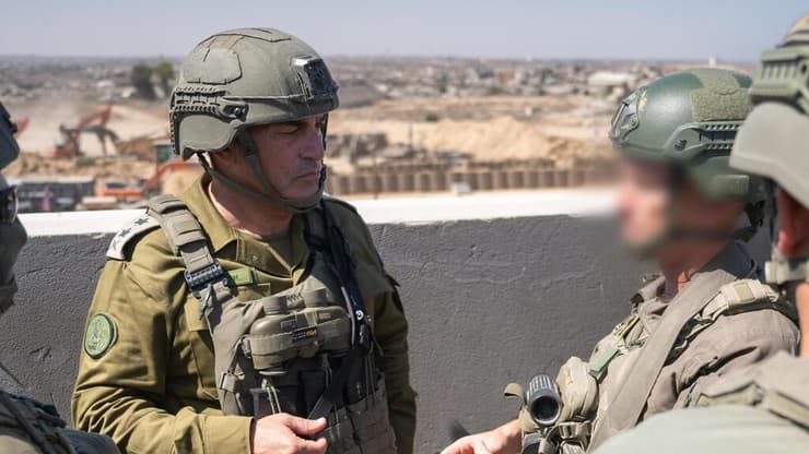 הרמטכ"ל זמיר בעזה (צילום: דובר צה"ל) הרמטכ"ל קיים סיור והערכת מצב ברצועת עזה