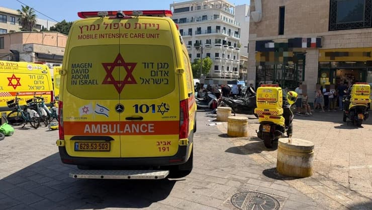 זירת הדקירה בבנק בתל אביב