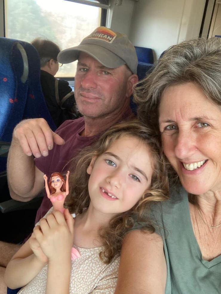 ליאת וניצן עם בתם הביולוגית עמית. "רואה בטל ולביא אחים גדולים לכל דבר" ליאת ו ניצן עם בתם הביולוגית עמית