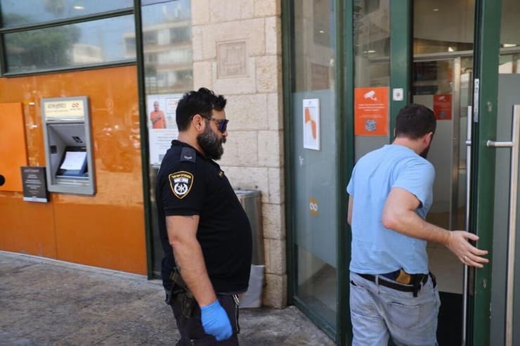זירת הדקירה של עובדת בבנק בת"א
