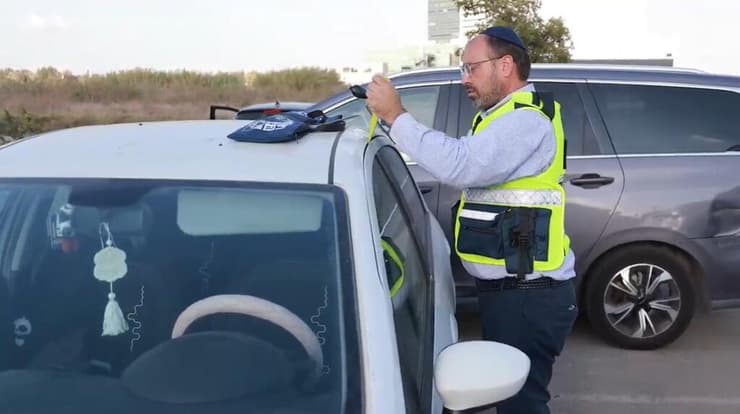 "מבט לרכב חונה - מציל חיים", לייזי שטרן, סמנכ"ל ארגון "ידידים" (צילום: ירון שרון) לייזי שטרן, סמנכ"ל ארגון "ידידים"