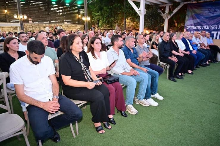 באותו ערב, באותו יישוב: כנס פוליטי של "ברית אחים", ללא הפרדה מגדרית (צילום: דוברות "ברית אחים") כנס פוליטי של מפלגת "ברית אחים" בדליית אל-כרמל ללא הפרדה בין גברים לנשים