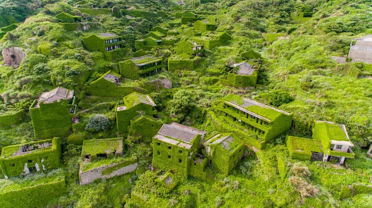 מראה מהפנט (צילום: Joe Nafis / shutterstock) מבט מהאוויר על כפר הדייגים הנטוש הוטואן שבמחוז ג'ג'יאנג, סין
