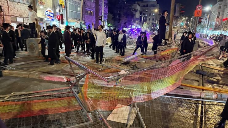 הפגנת חרדים והרס הגדרות של הרכבת הקלה בירושלים
