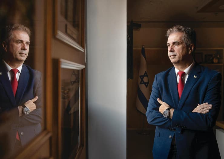 השר אלי כהן, השבוע. "אני קם כל בוקר ב־7:00 ועובד כל היום לטובת המדינה" (אלכס קולומויסקי) השר אלי כהן, השבוע. "אני קם כל בוקר ב־7:00 ועובד כל היום לטובת המדינה"