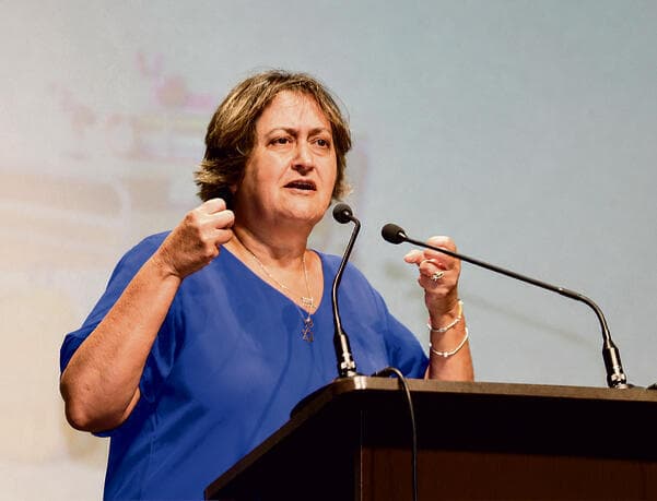 יפה בן דויד. רק נסו להמיר את החופש הגדול בחלוקה לתשרי וניסן ומזכ"לית הסתדרות המורים תעצור את המדינה (יריב כץ) יפה בן דויד. רק נסו להמיר את החופש הגדול בחלוקה לתשרי וניסן ומזכ"לית הסתדרות המורים תעצור את המדינה
