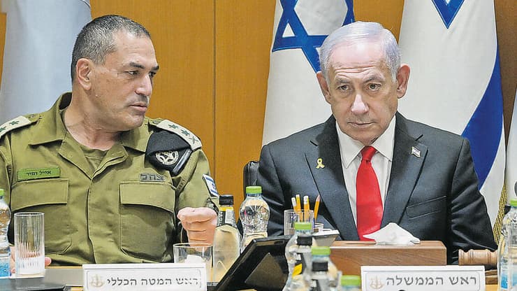 נתניהו וזמיר. צינורות ששימשו את לשכת ראש הממשלה להעברת מסרים נגד מצרים, בשירות קטאר, מדברים עכשיו על מלחמה בשטחים | צילום: מעיין טואף, לע"מ נתניהו וזמיר. צינורות ששימשו את לשכת ראש הממשלה להעברת מסרים נגד מצרים, בשירות קטאר, מדברים עכשיו על מלחמה בשטחים | צילום: מעיין טואף, לע"מ