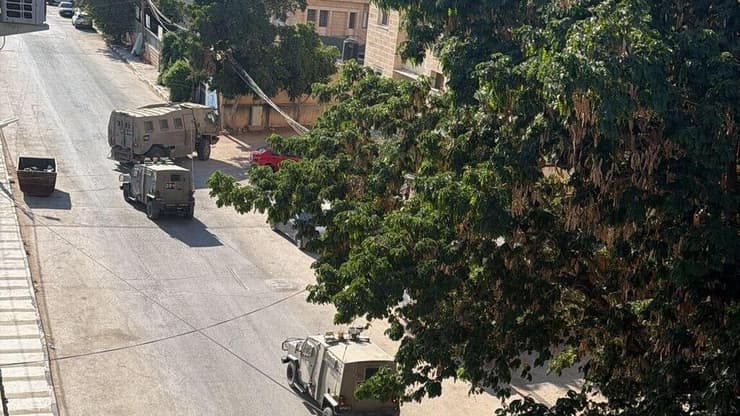 הפלסטינים דיווחו כי כוחות צה"ל צרים על בתים במרכז ג'נין מצור בג׳נין לאחר התקיפה באזור
