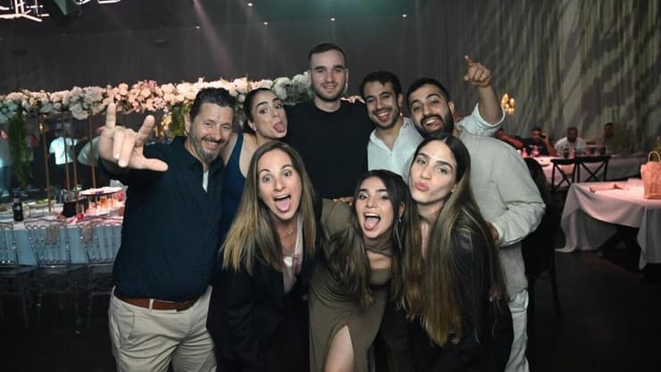 משפחת אדרי. "ירשנו את האהבה לריקוד מאמא ואבא" (צילום: אלבום משפחתי) משפחת אדרי. "ירשנו את האהבה לריקוד מאמא ואבא"