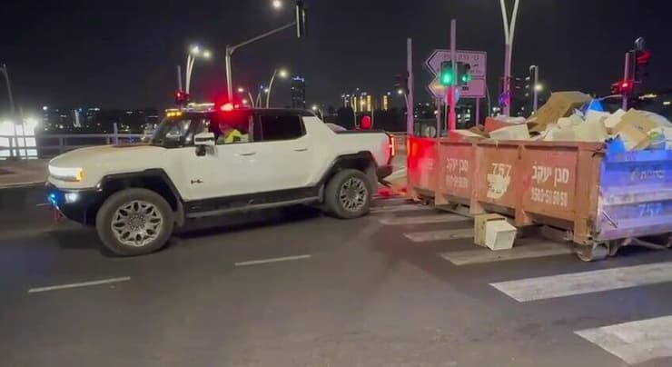 פינוי החסימה שעות לאחר מכן פינוי חסימה בשכונת הסופרים בבני ברק