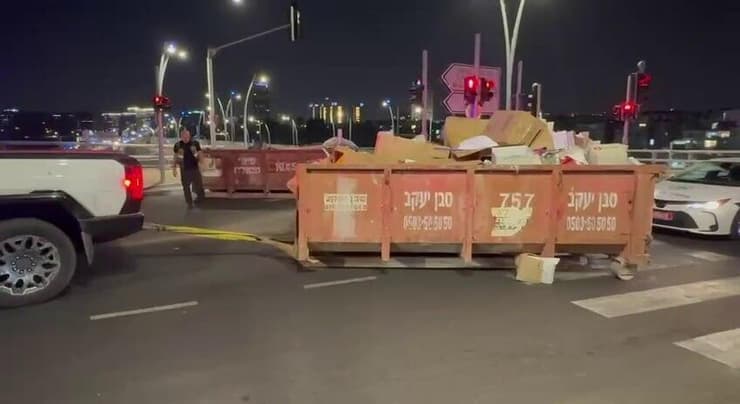 פינוי חסימה בשכונת הסופרים בבני ברק
