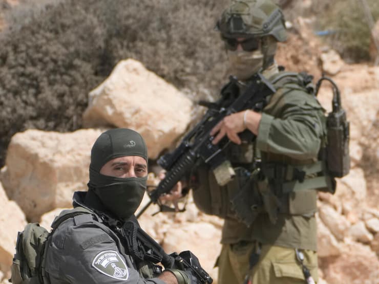 כוחות הביטחון באזור קוסרה (צילום: Majdi Mohammed/AP) כוחות הביטחון בקוסרה