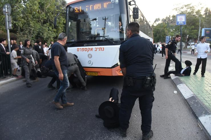 צילום: אביהו שפירא התפרעות חרדים בצפת