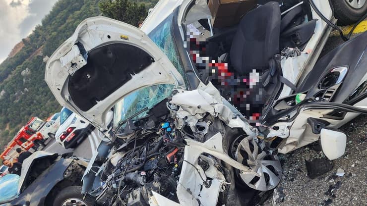 כמעט 300 בני אדם נהרגו בתאונות דרכים מתחילת השנה (צילום: תיעוד מבצעי מד"א) זירת התאונה הקשה בין 2 כלי רכב בכביש 854 בסמוך ללפידות