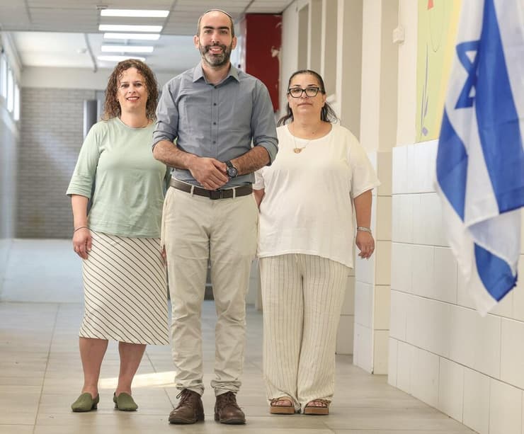 מימין לשמאל: ברטפלד, בן שטרית וטויטו. חיים שכאלה (גיל נחושתן) ברטפלד, בן שטרית וטויטו. חיים שכאלה