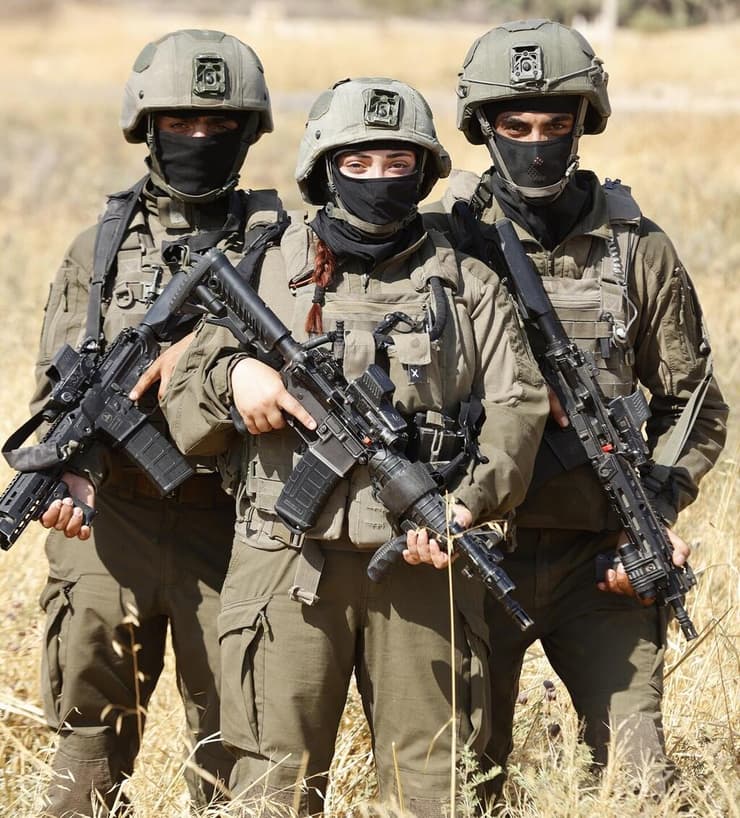 הלוחמים המוסלמים סמל ה', סמל ר' וסמל מ' (צילום: גדי קבלו) הלוחמים המוסלמים סמל ה', סמל ר' וסמל מ'