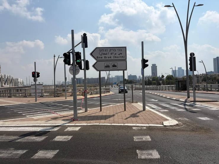 "5,200 שקל לדירה חדשה במרכז. בסכום כזה גרתי בדירה מתפוררת". הכניסה ל"מתחם הסופרים" (צילום: מאיר תורג'מן) חסימות הכבישים והרחובות של החרדים בשבת: שכונת הסופרים בבני ברק