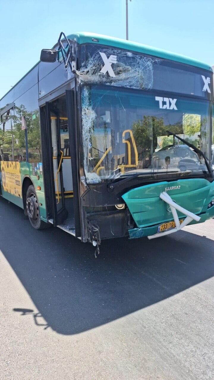 האוטובוס שבזיני הצליח לעצור האוטובוס שעו"ד תומר בזיני הציל