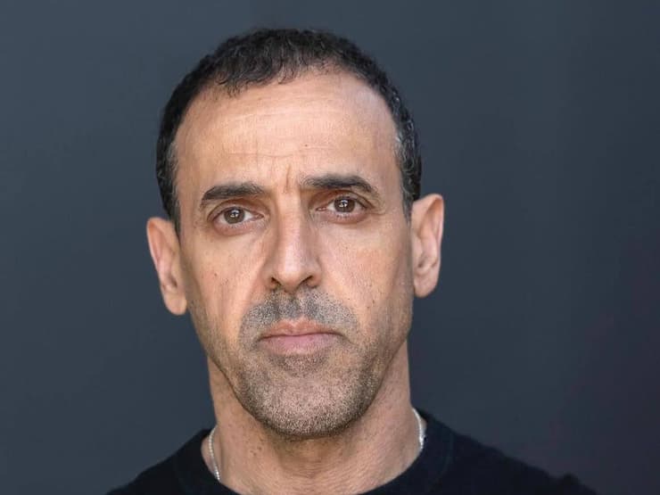 ינחה את הטקס. אלי שרעבי (צילום: שרון דרהי) אלי שרעבי מנחה טקס הזיכרון הלאומי ב7 לאוקטובר