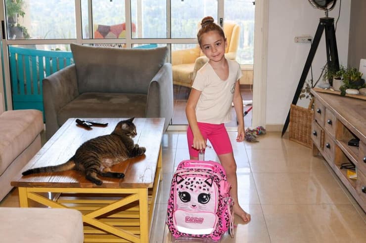 "כל האירועים האלו מציפים את העניין מחדש". תומר שני, בתו של רס"מ עדי שני ז"ל (צילום: יריב כץ) תומר שני, יתומת צה"ל , עולה לכיתה א' ללא אבא