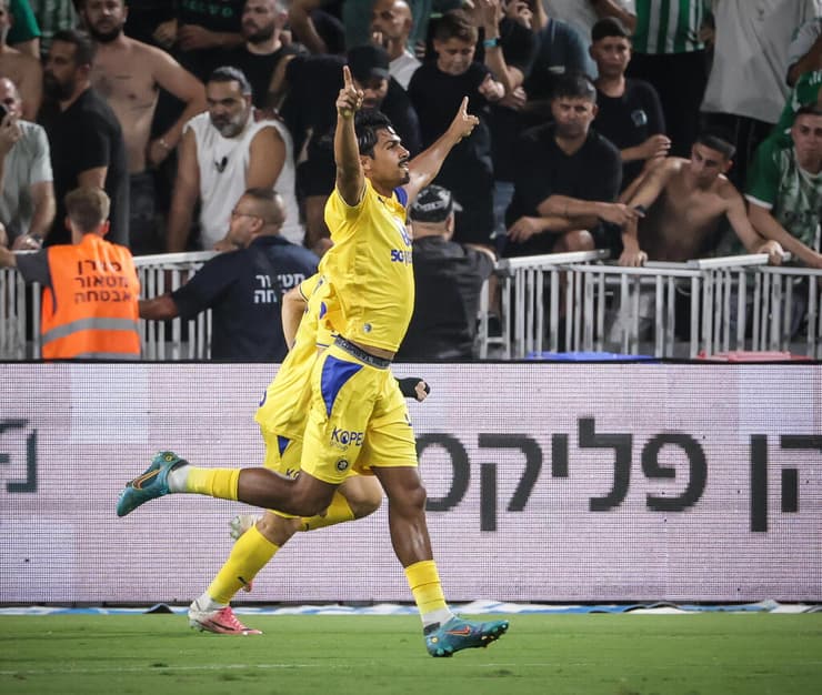 דור פרץ חוגג