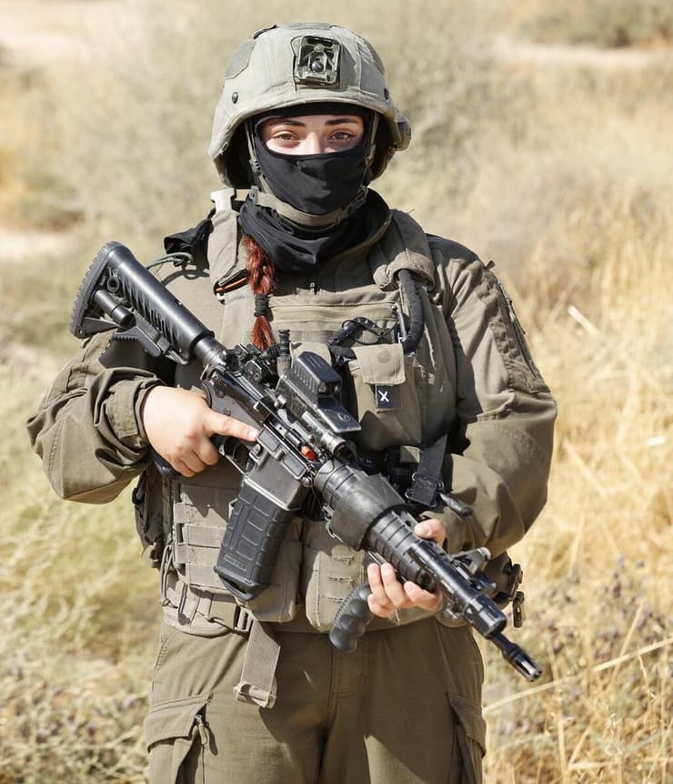 סמל ה', אחת משלוש הלוחמות המוסלמיות היחידות בצה"ל (צילום: גדי קבלו) סמל ה', אחת משלוש הלוחמות המוסלמיות היחידות בצה"ל