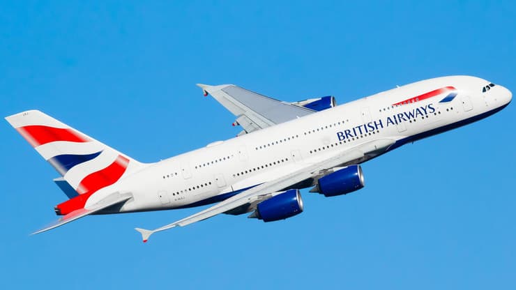 איירבוס A380 של בריטיש איירווייז (צילום: Arnold Aaron / shutterstock) מטוס איירבוס A380 של בריטיש איירווייז ממריא מנמל התעופה הית'רו בלונדון
