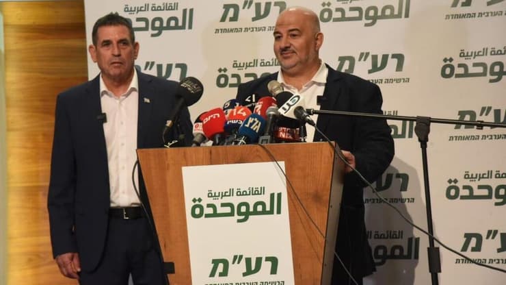 רצים יחד. עבאס וסגלוביץ' (צילום: אביהו שפירא ) עבאס וסגלוביץ' בריצה משותפת
