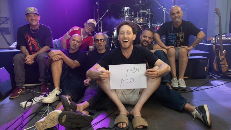 צילום: עוז מועלם יונתן ברק והדג נחש