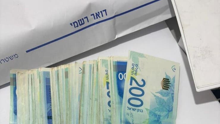 כספים שמצאה המשטרה במהלך הפעילות (צילום: דוברות המשטרה ) ראש מועצה בדרום נעצר בחשד למעורבות בפרשת שוחד, הטיית מכרזים והעסקה פיקטיבית במועצה