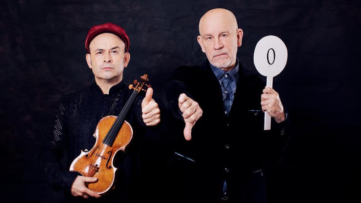 ג'ון מלקוביץ לצד הכנר אלכסי איגודסמן, מתוך The Music Critic (צילום: Julia Wesely) ג'ון מלקוביץ, מתוך The Music Critic